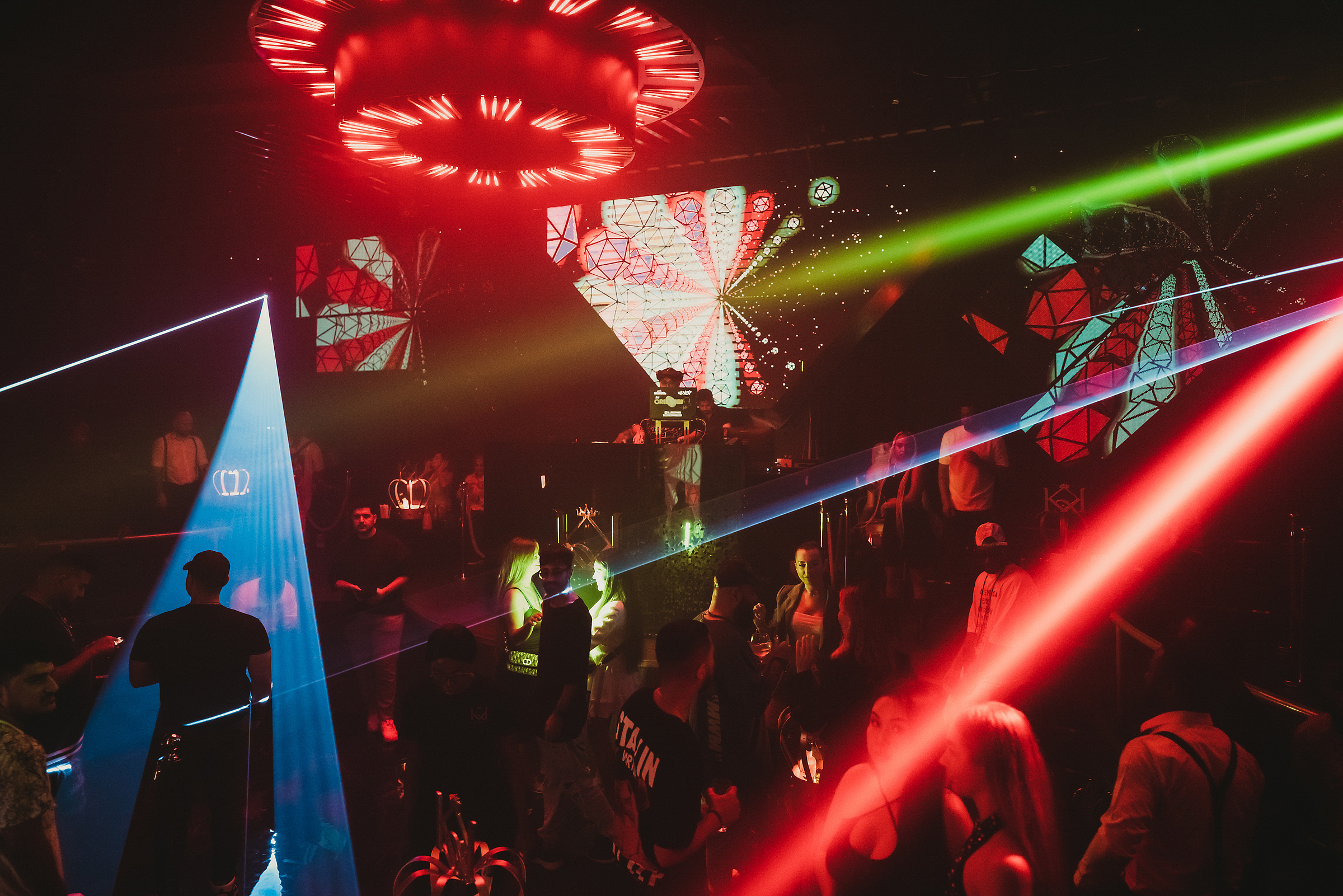 KQ Club Dubai Chooses Cyclops Lighting, Unity Lasers and Visiotekk
